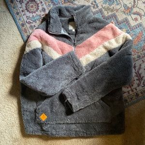 Lightly loved great condition sweater with pocket!